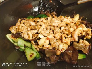 香菇木耳炒鸡肉的做法步骤：8