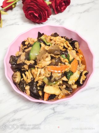 香菇木耳炒鸡肉的做法步骤：9