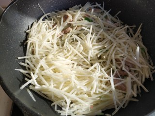 土豆丝炒芹菜的做法步骤：11