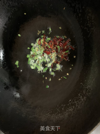 雪里蕻炒鱿鱼的做法步骤：5