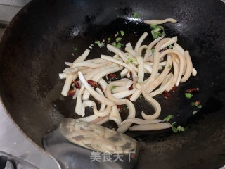 雪里蕻炒鱿鱼的做法步骤：6