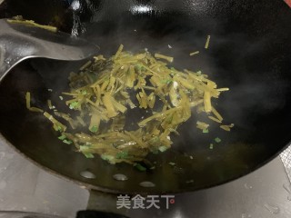 雪里蕻炒鱿鱼的做法步骤：8