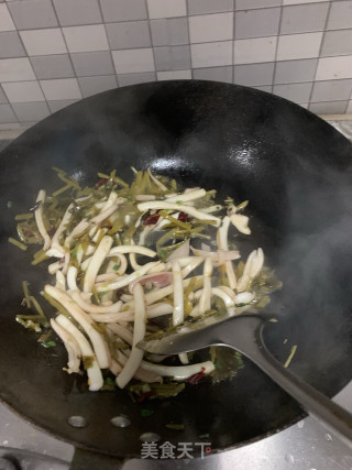 雪里蕻炒鱿鱼的做法步骤：9