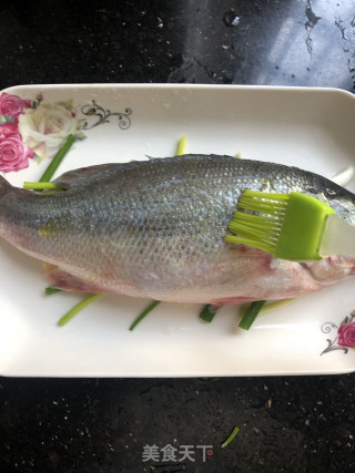 清蒸鲈鱼的做法步骤：6