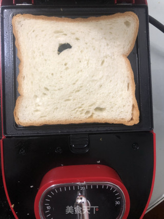 火腿鸡蛋三明治的做法步骤：4