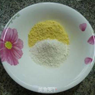椒盐香葱玉米饼的做法步骤：1