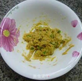 椒盐香葱玉米饼的做法步骤：5