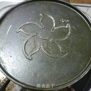 椒盐香葱玉米饼的做法步骤：7