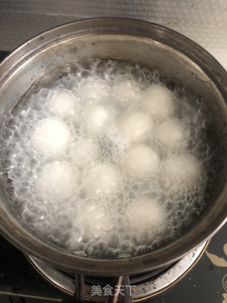 酒糟汤圆的做法步骤：3