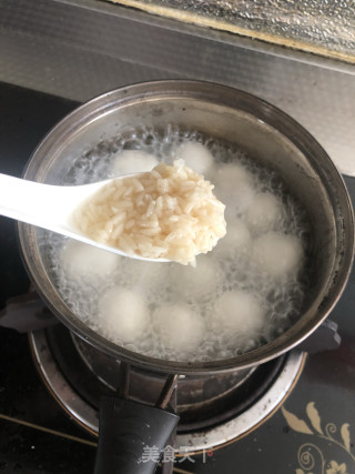 酒糟汤圆的做法步骤：4