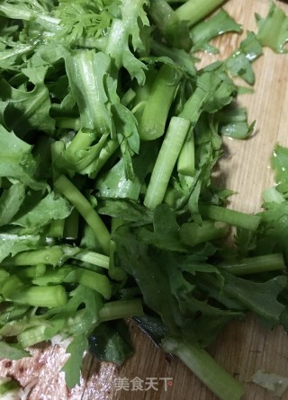 蒜末茼蒿炒猪血的做法步骤：3