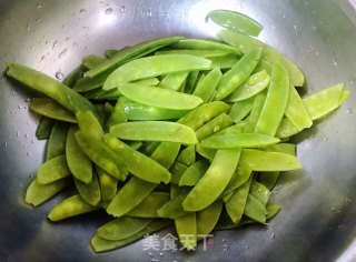#清肠食谱#凉拌蒜蓉荷兰豆的做法步骤：1