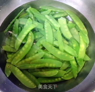 #清肠食谱#凉拌蒜蓉荷兰豆的做法步骤：3