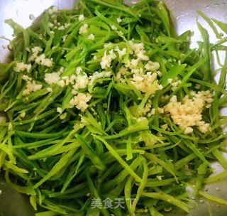 #清肠食谱#凉拌蒜蓉荷兰豆的做法步骤：6