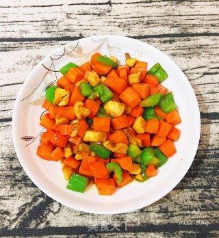 胡萝卜炒鸡丁的做法步骤：9