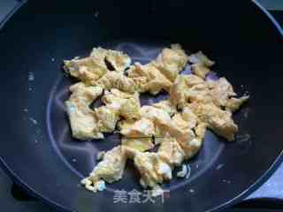 香菇炒鸡蛋的做法步骤：6