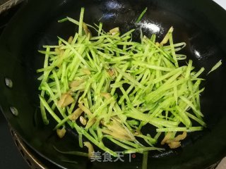 榨菜萝卜丝鸡蛋汤的做法步骤：3