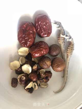 海马无花果鸡汤的做法步骤：1