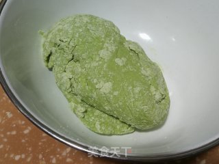 菠菜手擀面的做法步骤：2