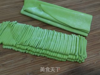 菠菜手擀面的做法步骤：7