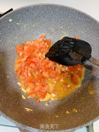 番茄鸡蛋饭的做法步骤：2