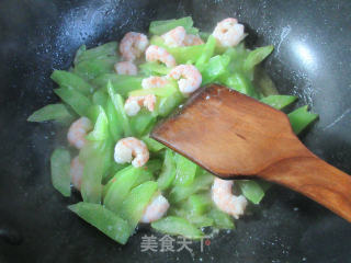 虾仁炒莴笋的做法步骤：8