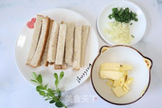蒜香吐司条的做法步骤：1