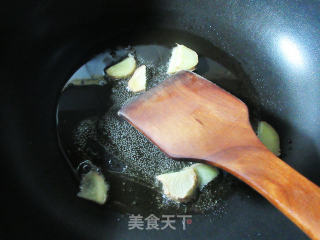 肉螺炒牛蛙的做法步骤：3