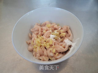 青椒白肉丝的做法步骤：3