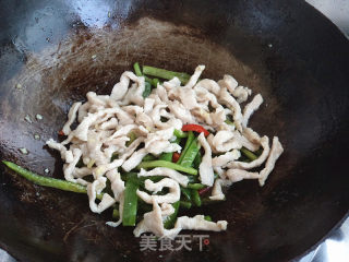青椒白肉丝的做法步骤：8