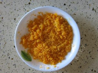 快手菜蟹黄豆腐的做法步骤：2