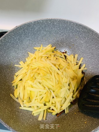 麻辣土豆丝的做法步骤：2