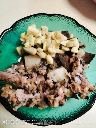 香菇肉末炒玉米粒的做法步骤：2