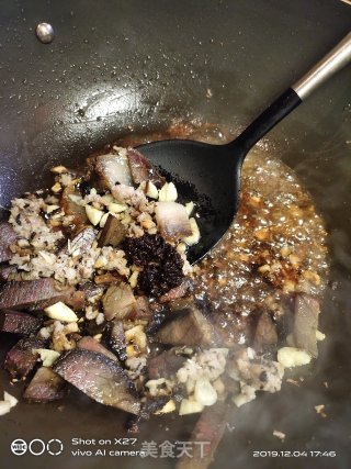 香菇肉末炒玉米粒的做法步骤：3