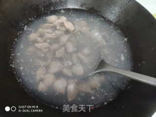 冬日暖汤  西红柿羊肉汤的做法步骤：2