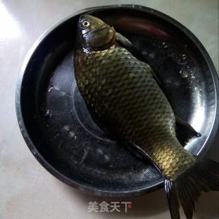 一碗鲫鱼汤的做法步骤：1