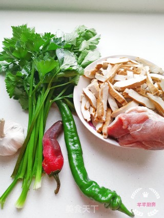 芹菜炒豆干的做法步骤：1