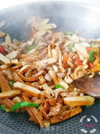 芹菜炒豆干的做法步骤：6