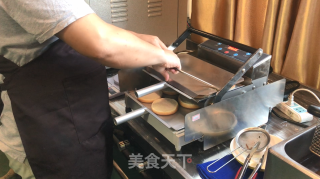 红色鸡排汉堡_汉堡做法的做法步骤：1