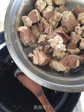 焖牛腩的做法步骤：7