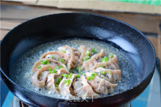 鲜肉煎饺的做法步骤：6