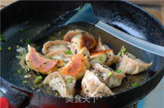 鲜肉煎饺的做法步骤：7