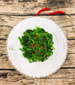 油蒜拌芹菜叶的做法步骤：10
