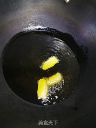 蒜香龙虾球的做法步骤：1