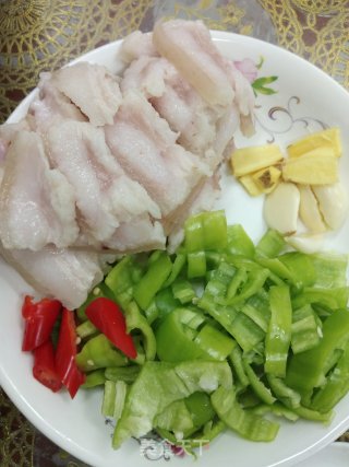 简便尖椒回锅肉的做法步骤：5