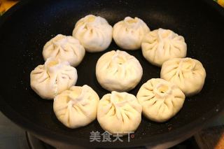 素馅水煎包的做法步骤：6