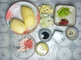 快手家常菜→酸辣土豆丝的做法步骤：1