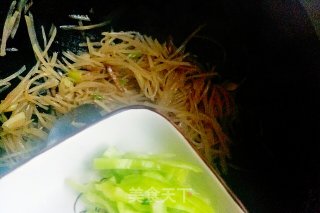 快手家常菜→酸辣土豆丝的做法步骤：9