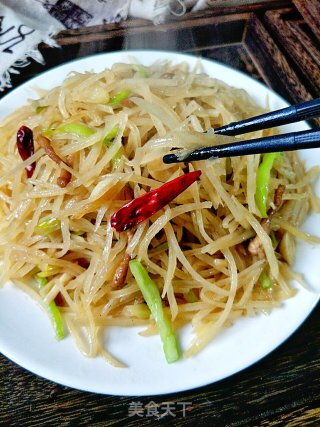 快手家常菜→酸辣土豆丝的做法步骤：12