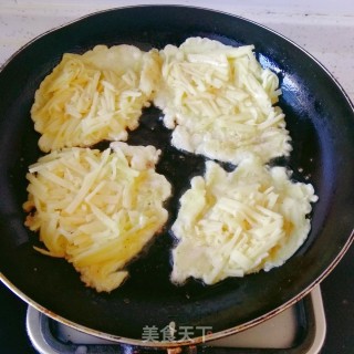 土豆丝煎饼的做法步骤：5